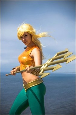 Tenleid Cosplay as Earth 11 Aquaman