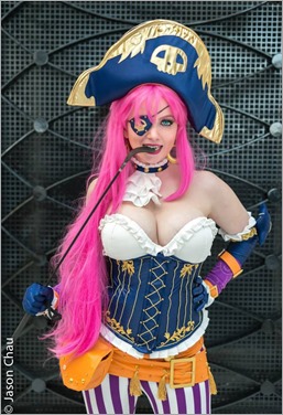 Elena Blueskies Cosplay as Pirate Poison (Photo by Jason Chau Photography)